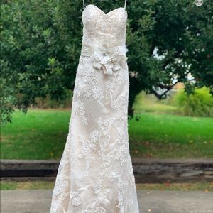 Lace wedding dress